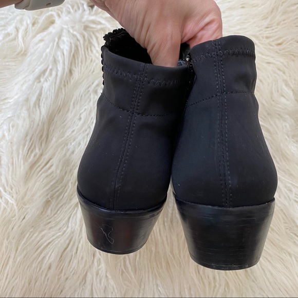 JACK ROGERS black leather Bailee scalloped booties - Picture 6 of 16